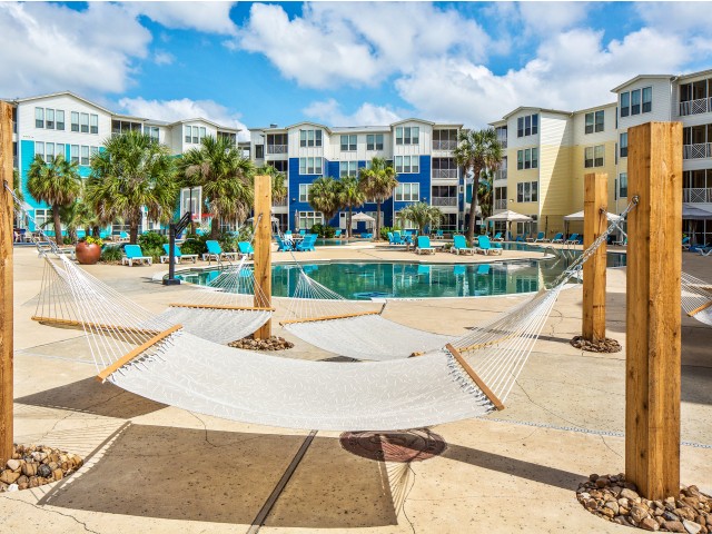 Z Islander Pool with Hammocks